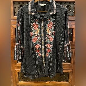 Size XL Tru Luxe Jeans embroidered blouse
